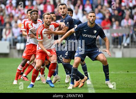 Prima del calcio d'angolo: Harry Kane FC Bayern Muenchen FCB (09) Kingsley Coman FC Bayern Muenchen FCB (11) min-jae Kim FC Bayern Muenchen FCB (03) Erhan Foto Stock