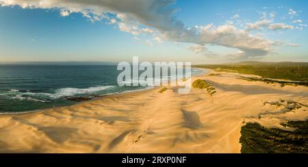 Vista aerea di Sardinia Bay Beach, Port Elizabeth, Capo Orientale, Sudafrica Foto Stock