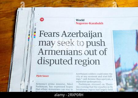 "I timori dell'Azerbaigian possono cercare di spingere gli armeni fuori dalla regione contesa" titolo del quotidiano Guardian pulizia etnica articolo 23 settembre 2023 Londra Regno Unito Foto Stock