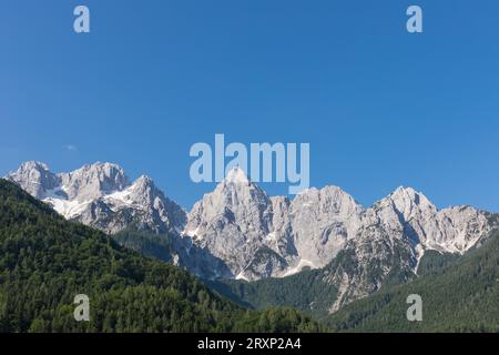 Monte Spik e gruppo montuoso Martuljek, Alpi Giulie, Slovenia Foto Stock