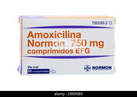 Huelva, Spagna - 25 settembre 2023: Scatola spagnola di amoxicillina 750 mg del laboratorio Normon, utilizzata per trattare alcune infezioni causate da batteri. Amo Foto Stock