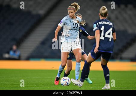 Glasgow, Regno Unito. 26 settembre 2023. La belga Justine Vanhaevermaet combatte per il pallone durante una partita tra la Scozia e la nazionale femminile belga The Red Flames, partita 2/6 nella UEFA Women's Nations League 2023-24, martedì 26 settembre 2023, a Glasgow, in Scozia. BELGA PHOTO DAVID CATRY Credit: Belga News Agency/Alamy Live News Foto Stock