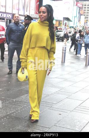 New York, NY, USA. 26 settembre 2023. Kerry Washington ha visto Times Square fare un servizio fotografico per il suo nuovo libro di memorie 20/20 il 26 settembre 2023 Credit: RW/Media Punch/Alamy Live News Foto Stock