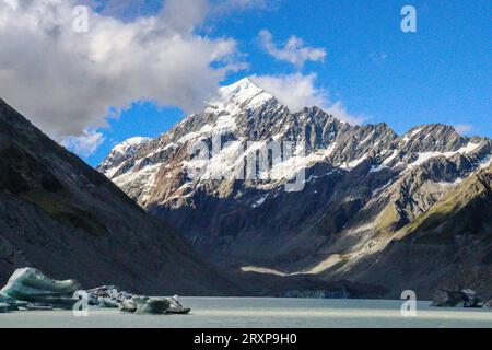 Aoraki innevato / Monte Cook con ghiacciai Foto Stock