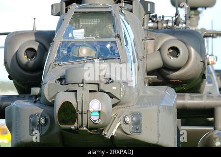 Army Air Corp AH-64 Apache AH1 elicottero da attacco sul campo di battaglia con base a Wattisham Suffolk Regno Unito visto nel settembre 2023 Foto Stock