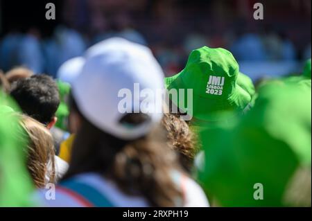 Primo raduno di 2023 volontari della GMG a Estoril, con una Santa messa presieduta dal Cardinale Patriarca di Lisbona, Manuel Clemente. Foto Stock