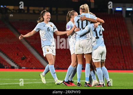 Glasgow, Regno Unito. 26 settembre 2023. I giocatori belgi festeggiano dopo aver segnato punti durante una partita tra la Scozia e la nazionale femminile belga, i Red Flames, partita 2/6 nella UEFA Women's Nations League 2023-24, martedì 26 settembre 2023, a Glasgow, in Scozia. BELGA PHOTO DAVID CATRY Credit: Belga News Agency/Alamy Live News Foto Stock