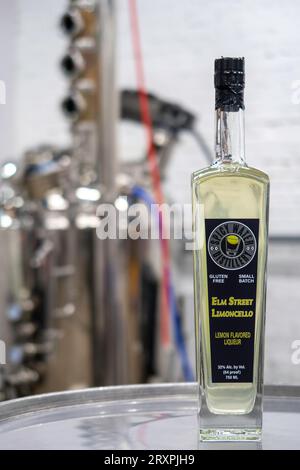 Spicy Water Distillery è una distilleria di produzione, una sala degustazione e uno spazio per eventi situato a Millbury, Massachusetts, 2023, Stati Uniti Foto Stock