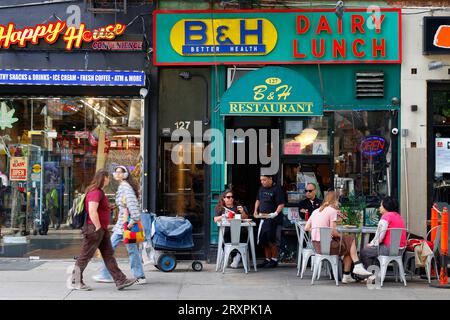 B&H Dairy, 127 2nd Ave, New York. Magazzino di New York presso un ristorante di latticini Kosher nel quartiere East Village di Manhattan. Foto Stock