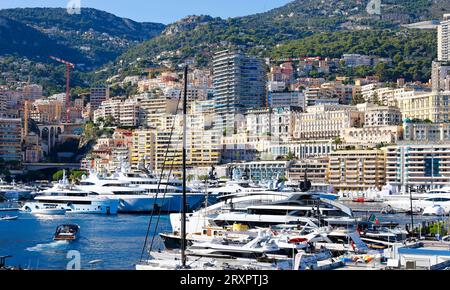 Monte Carlo, Monaco - 27 settembre 2023: Monaco Yacht Show Atmosphere with Yachts. Sea View, Yachten, Mandoga Media Germany Monaco Yacht Show 2023 *** Monte Carlo, Monaco 27 settembre 2023 Monaco Yacht Show Atmosphere with Yachts Sea View, Yachts, Mandoga Media Germany Monaco Yacht Show 2023 credito: Imago/Alamy Live News Foto Stock