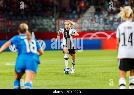 Bochum, Deutschland. 26 settembre 2023. Kathrin Hendrich (GER, 3), 26.09.2023, Bochum (Deutschland), Fussball, LE NORMATIVE della UEFA Women's Nations League, Deutschland - Island, DFB/DFL VIETANO L'USO DI FOTOGRAFIE COME SEQUENZE DI IMMAGINI E/O QUASI-VIDEO. Credito: dpa/Alamy Live News Foto Stock