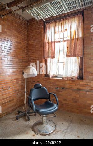 Salone di bellezza nell'abbandonato Transallegheney Lunatic Asylum di Weston, West Virginia Foto Stock