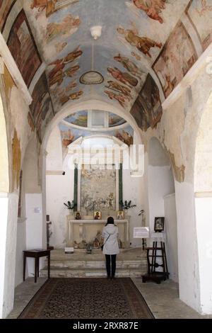 Locorotondo, Italia. Interno della Chiesa di San Nicola del XVII secolo. Foto Stock