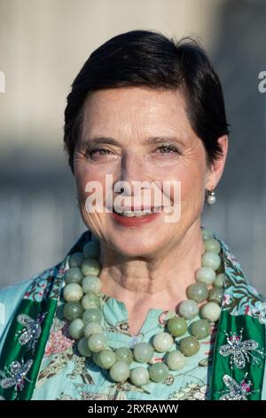 Isabella Rossellini partecipa al Lancome X Louvre Photocall come parte della Paris Fashion Week a Parigi, in Francia, il 26 settembre 2023. Foto di Aurore Marechal/ABACAPRESS.COM Foto Stock