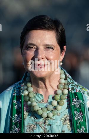 Isabella Rossellini partecipa al Lancome X Louvre Photocall come parte della Paris Fashion Week a Parigi, in Francia, il 26 settembre 2023. Foto di Aurore Marechal/ABACAPRESS.COM Foto Stock
