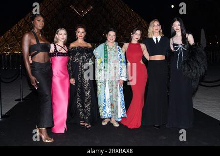 Aya Nakamura, Amanda Seyfried, Penelope Cruz, Isabella Rossellini, Emma Chamberlain, chiara Ferragni e He Cong hanno partecipato al Lancome X Louvre Photocall nell'ambito della Paris Fashion Week a Parigi, in Francia, il 26 settembre 2023. Foto di Aurore Marechal/ABACAPRESS.COM Foto Stock