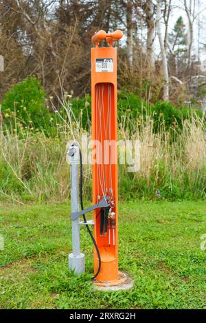 Stazione pubblica di riparazione biciclette Dero Fixit su una pista per mountain bike a Prince Edward Island, Canada Foto Stock