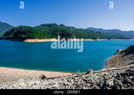 Bassi livelli d'acqua in un bacino idrico dell'Oregon Foto Stock