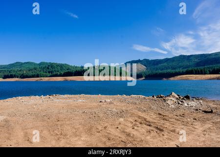 Bassi livelli d'acqua in un bacino idrico dell'Oregon Foto Stock