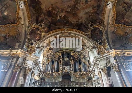 Orgel im Innenraum der Wallfahrtskirche Mariä Heimsuchung / Käppele auf dem Nikolausberg, Würzburg, Unterfranken, Bayern, Deutschland | pellegrinaggio Foto Stock