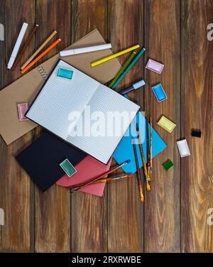 Pagina bianca vuota del blocco note per lo spazio di copia. Spazio libero per le copie vuoto. Visualizzazione sovratesta modello di pagine vuote del notebook. Foto Stock