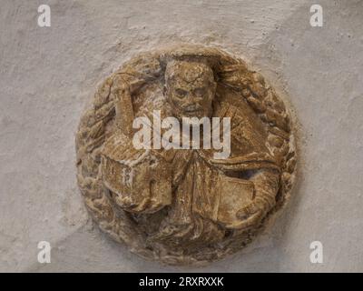 Cortile e chiostri del monastero francescano nella città vecchia di Dubrovnik, in Croazia Foto Stock