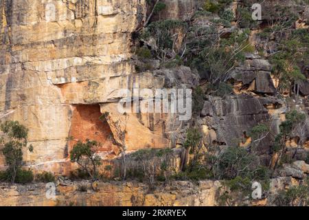 Parete della diga di Nepean nel parco nazionale di Nepean Foto Stock