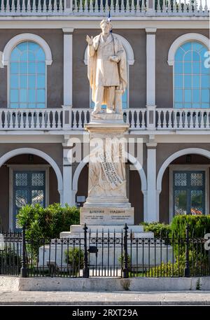 statua di dionysios solomos nella piazza principale della città di zante o della città di zante sull'isola greca ionica Foto Stock