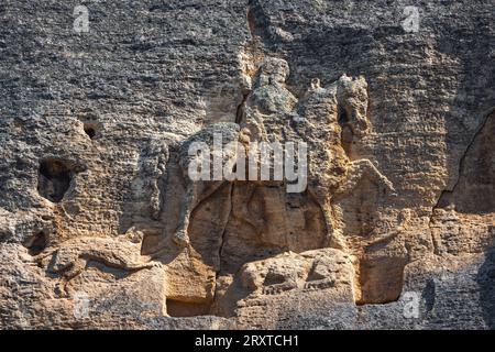 Madara Rider è un grande rilievo roccioso risalente al primo medioevo tra le rocce della grotta di montagna, Bulgaria, sito patrimonio dell'umanità dell'UNESCO. Madarski konnik Foto Stock