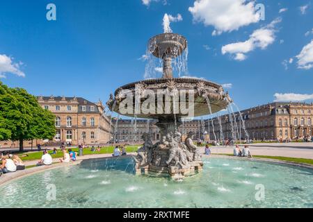 Fontana in Piazza Schlossplatz e Neues Schloss (nuovo Palazzo), Stoccarda, Baden-Wurttemberg, Germania, Europa Foto Stock