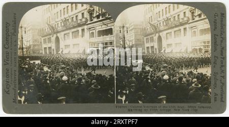 V19244 - Veterans of the 15th Regt. 369th Infantry, Marching Up Fifth Avenue, New York City 1919 Foto Stock