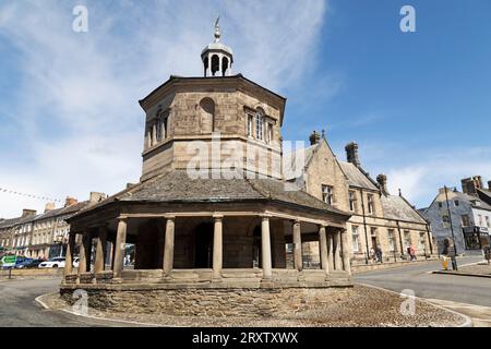 L'ottagonale Market Cross (mercato del burro) (Break's Folley), un edificio storico di grado i costruito da Thomas Breaks, risalente al 1747 Foto Stock