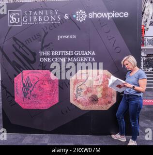 Londra, Islington , Regno Unito 27 settembre 2023 la Philatelic Traders' Society è lieta di annunciare che il membro Gold PTS, Stanley Gibbons, esporrà la sua British Guiana One Cent Magenta a Stampex dal 27 al 30 settembre. La Guiana britannica One Cent Magenta è stata presentata per l'ultima volta nel 2021 dopo essere stata venduta all'asta a New York per un enorme $ 8.307.000. Paul Quezada-Neiman/Alamy Live News Foto Stock