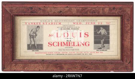 SCP Sports Mid-Summer Auction 2013 Collection 1185 LOTTI DI FOTOGRAFIE ED EFFEMERA di JOE LOUIS incl. 1953 FILM FINESTRA CARD E 1981 PROGRAMMA FUNERALE 20 febbraio 2014 - 2013.120.7 e 2013.120.8 sono stati spostati a C 44, SH-2 da Kimberly Kronwall 15 aprile 2014: 2013.120.9-.10 trovato in C-4, SH-3; 2013.120.6ab trovato in C-41, SH-3, 2013.120.4 & .5ab trovato in C-41, SH-5 (lfm) Foto Stock