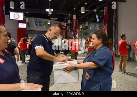 LAS VEGAS, Nevada - SETTEMBRE 26: I membri del Culinary Union hanno votato al Thomas & Mack Center di Las Vegas, Nevada, il 26 settembre 2023. Crediti: DeeCee Carter/MediaPunch Foto Stock