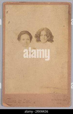 Fotografia di due ragazze che indossano il bianco alla fine del XIX secolo Foto Stock