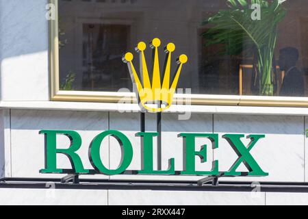 Cartello Rolex all'esterno della gioielleria Bucherer, Bahnhofstrasse (via dello shopping), Altstadt (città vecchia), città di Zürich, Zürich, Svizzera Foto Stock