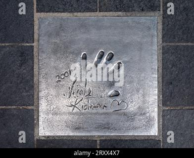 L'impronta della mano della famosa attrice australiana-americana Nicole Kidman posta sul marciapiede dell'Allée des Étoiles (viale delle stelle) di Cannes, Foto Stock