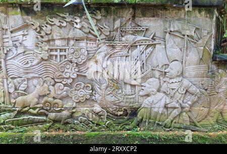 Muro murale balinese nel Fort Canning Park, Singapore Foto Stock