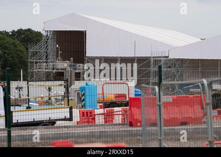 Harefield, London Brough di Hillingdon, Regno Unito. 27 settembre 2023. Un impianto di trattamento delle acque HS2 a Harefield, nel borgo londinese di Hillingdon. In questo caso, si dice che HS2 stia lavando il guscio dei tunnel HS2 Ruislip e Northolt per eliminare tutte le sostanze chimiche. Il macello trattato viene quindi distribuito su terreni agricoli vicini, che gli ambientalisti ritengono ora non adatti alla coltivazione delle colture a causa dei contaminanti associati. Negli ultimi giorni ci sono state molte speculazioni sul fatto che il primo ministro Rishi Sunak dovrebbe annunciare la cancellazione della ferrovia ad alta velocità HS2 Norther Foto Stock