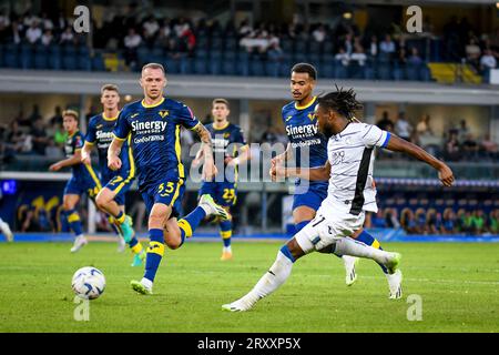 Ademola Lookman dell'Atalanta in azione durante Hellas Verona FC vs Atalanta BC, partita di serie A di Verona, Italia, settembre 27 2023 Foto Stock