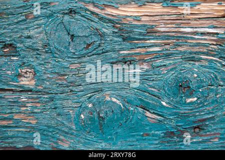 Superficie in legno verniciato con forti intemperie Foto Stock