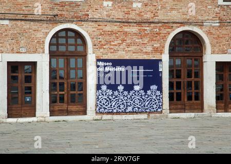 Burano, Venezia, Italia, settembre 2023, vista del Museo del Merletto Foto Stock