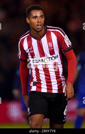 Ethan Erhahon di Lincoln City durante la partita del terzo turno della Carabao Cup al LNER Stadium di Lincoln. Data foto: Mercoledì 27 settembre 2023. Foto Stock