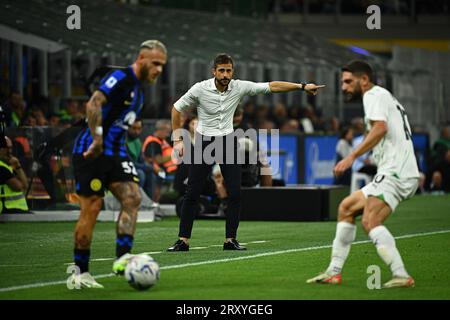 Alessio Dionisi, allenatore del Sassuolo gesti durante la partita di serie A italiana FC Internazionale vs Sassuolo allo Stadio San Siro di Milano, il 27 settembre 2023 Foto Stock