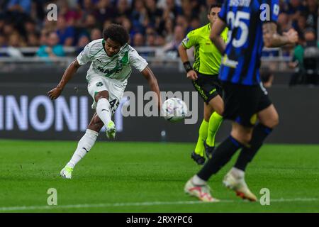 Armand Lauriente di US Sassuolo è stato visto in azione durante la partita di serie A 2023/24 tra FC Internazionale e US Sassuolo allo Stadio Giuseppe Meazza di Milano, Italia, il 27 settembre 2023 Foto Stock