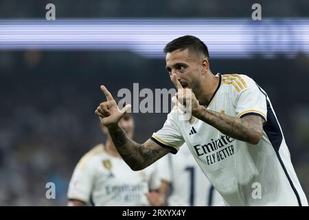 MADRID, SPAGNA - SETTEMBRE 27: Joselu del Real Madrid festeggia un gol durante la partita di la Liga 2023/24 tra Real Madrid e Las Palmas allo stadio Santiago Bernabeu di Madrid il 20 SETTEMBRE 2023. (Foto di Guillermo M.) Foto Stock