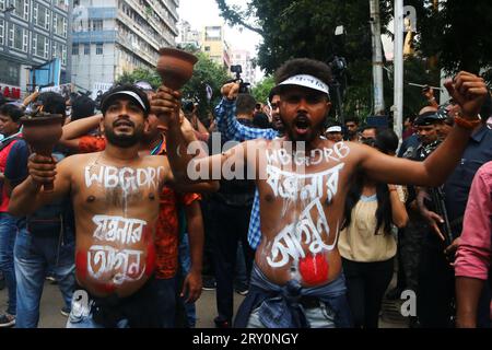 Non esclusiva: Calcutta, India, 27 settembre 2023: Candidati per i lavori del gruppo D partecipano durante una manifestazione di protesta contro il segretario generale del TMC Abhishak Foto Stock