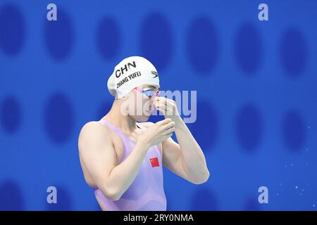 (230928) -- HANGZHOU, 28 settembre 2023 (Xinhua) -- Zhang Yufei della Cina si prepara per il Women's 50m Freestyle Heat of Swimming ai 19th Asian Games a Hangzhou, nella provincia dello Zhejiang della Cina orientale, 28 settembre 2023. (Xinhua/Du Yu) Foto Stock