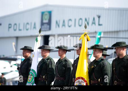 Agenti di polizia antinarcotici colombiani durante un evento presso la base aerea CATAM di Bogotà, dove ha dato l'ambasciata degli Stati Uniti d'America in Colombia Foto Stock